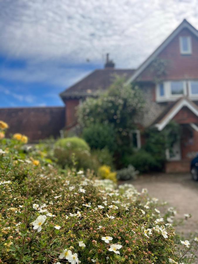Stonehenge Hostel - Yha Affliated 콜더톤 외부 사진