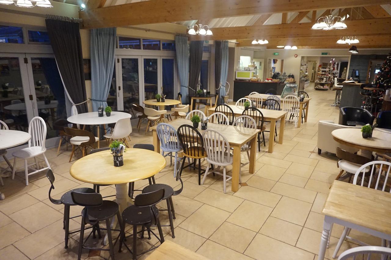 Stonehenge Hostel - Yha Affliated 콜더톤 외부 사진